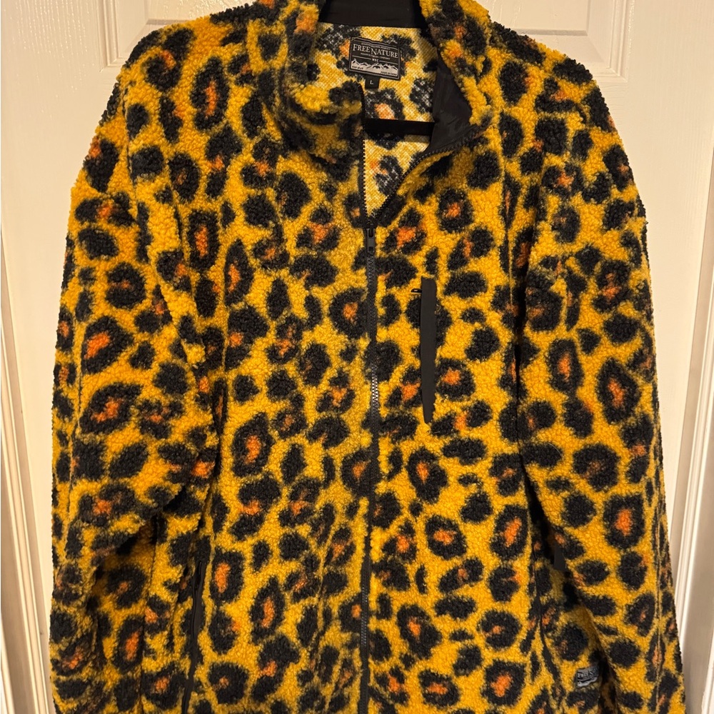 Free Nature Animal Design Zip Up LARGE - Picture 3 of 13